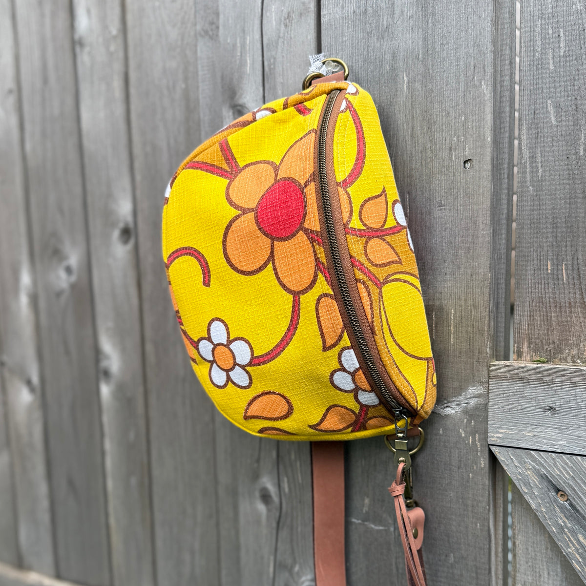 Retro Sunbloom, Sling Bag