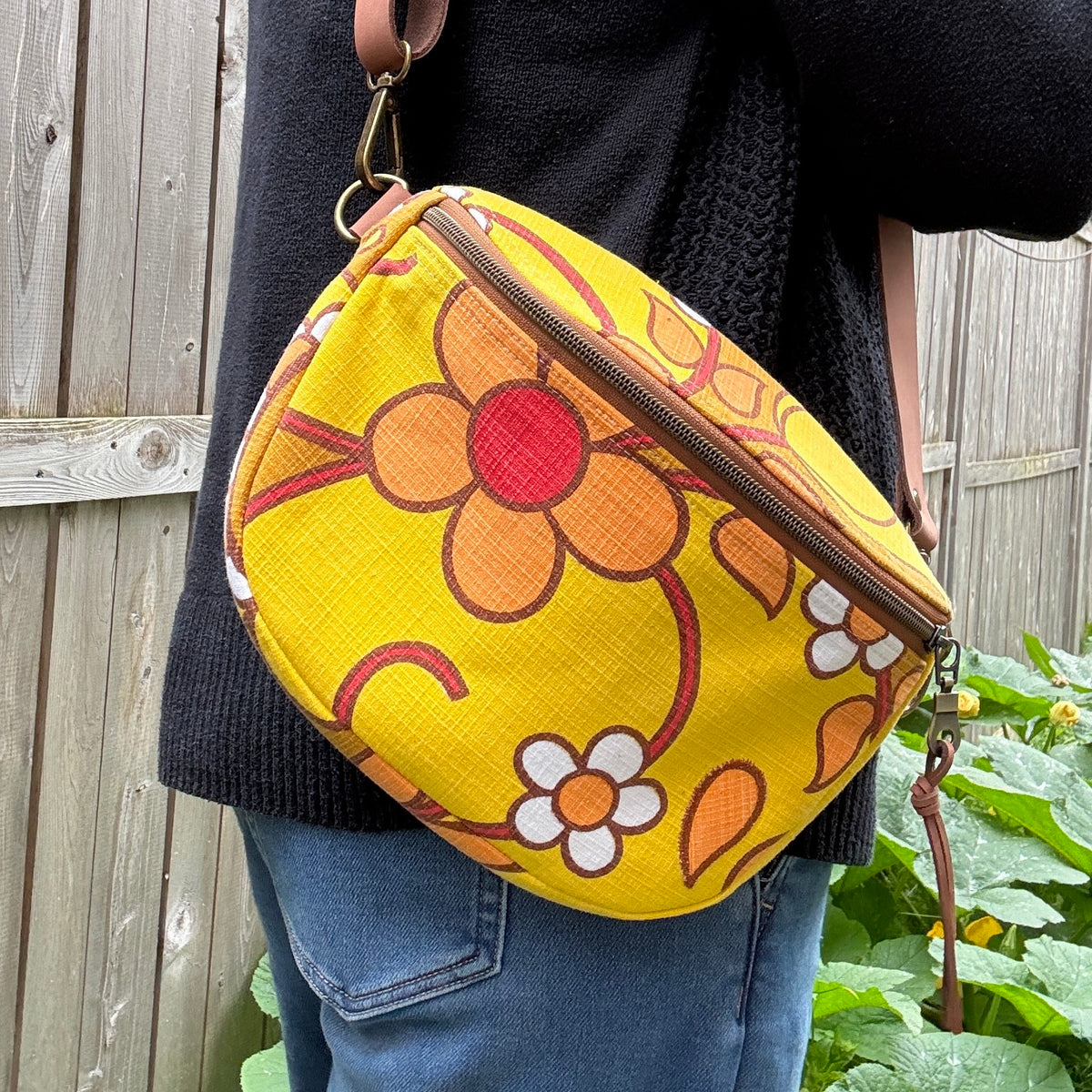 Retro Sunbloom, Sling Bag