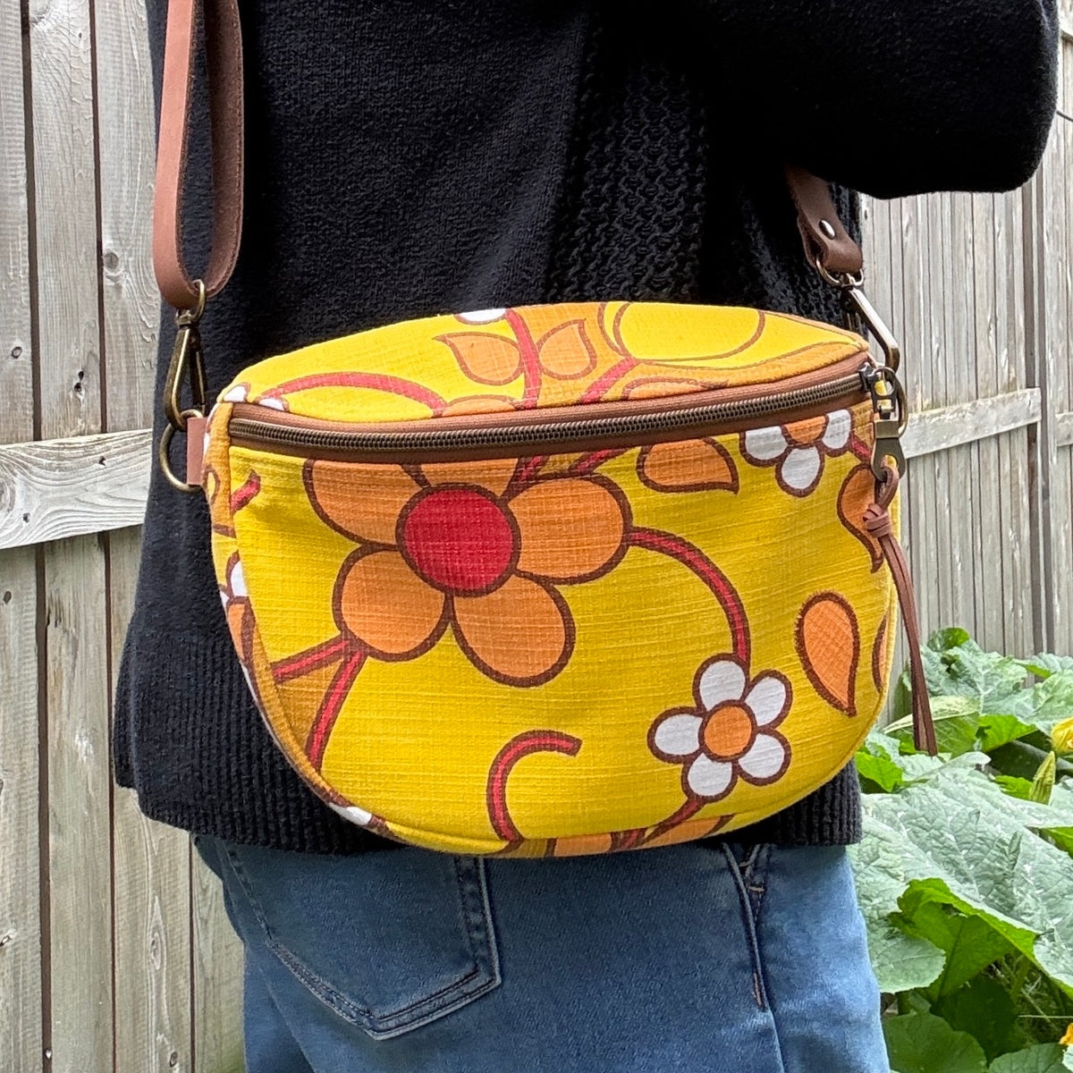 Retro Sunbloom, Sling Bag