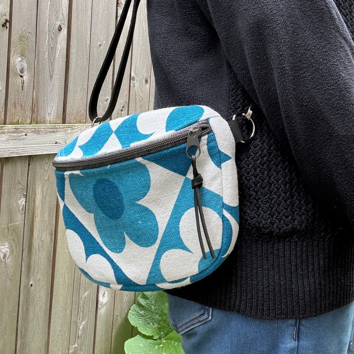 Cobalt Geo-Flora, Sling Bag