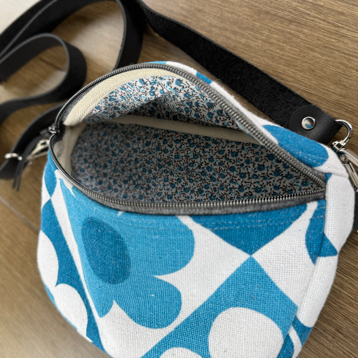 Cobalt Geo-Flora, Sling Bag