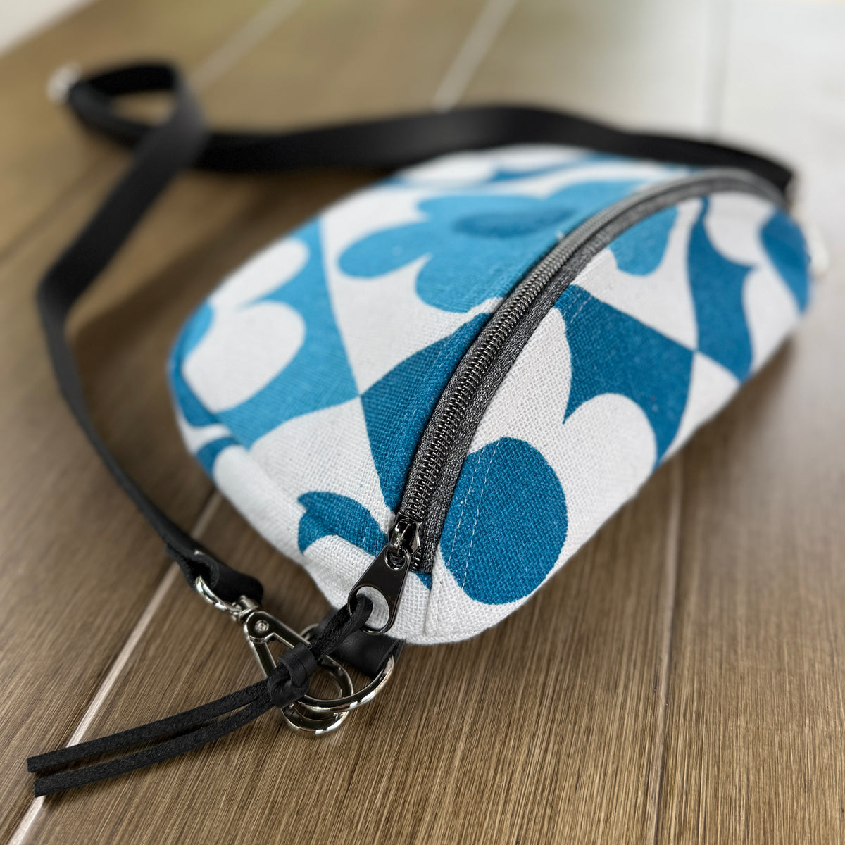Cobalt Geo-Flora, Sling Bag