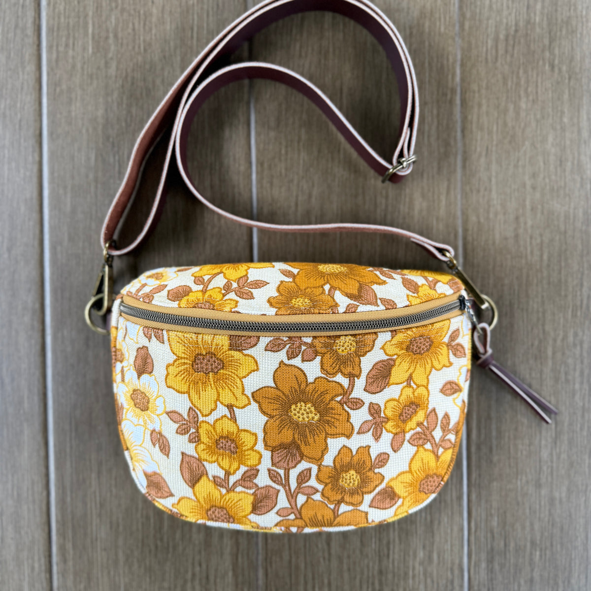 Grandma's Sunroom, Sling Bag