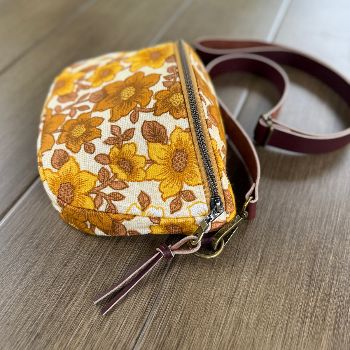 Grandma's Sunroom, Sling Bag