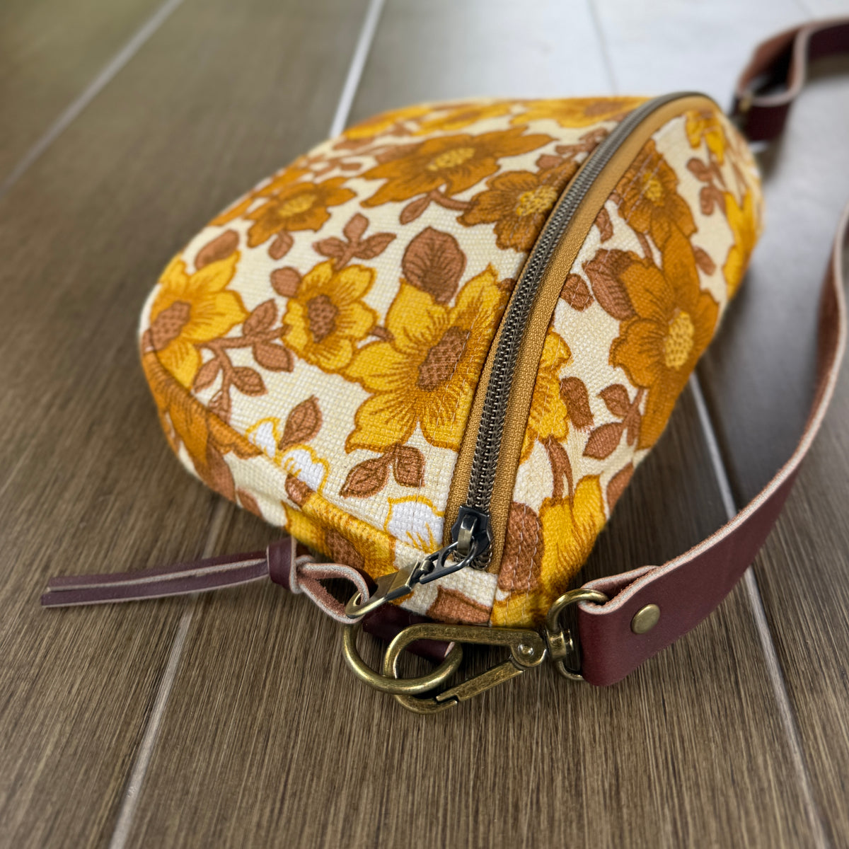 Grandma's Sunroom, Sling Bag
