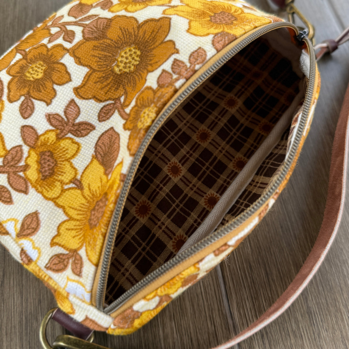Grandma's Sunroom, Sling Bag