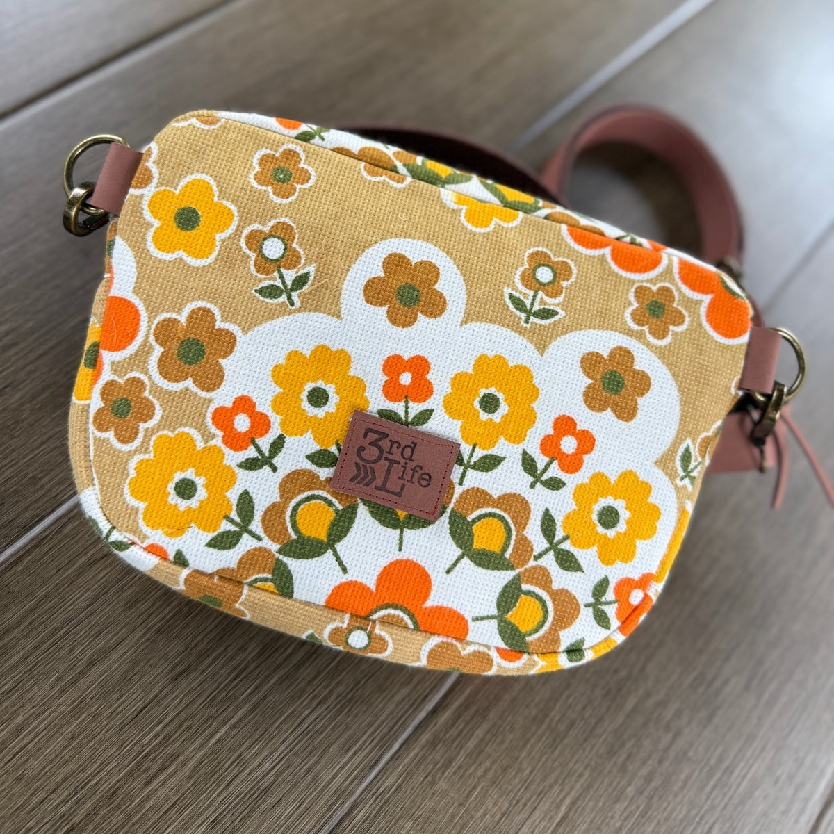 Mod Daisy Garden, Sling Bag
