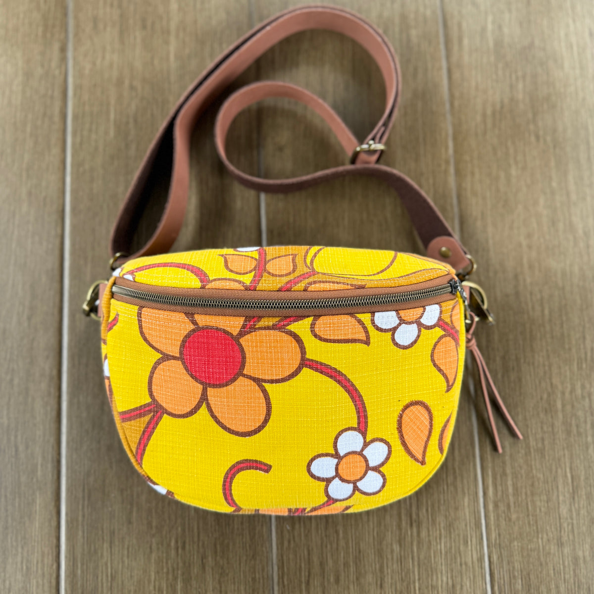 Retro Sunbloom, Sling Bag