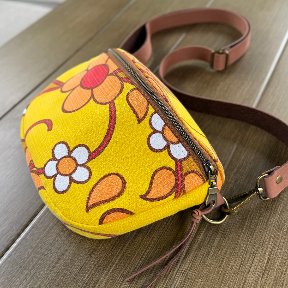 Retro Sunbloom, Sling Bag