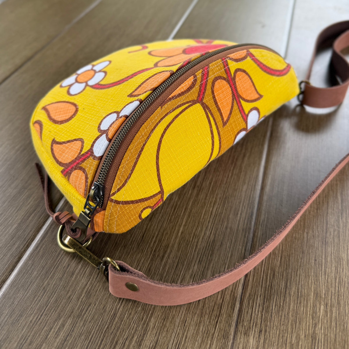 Retro Sunbloom, Sling Bag