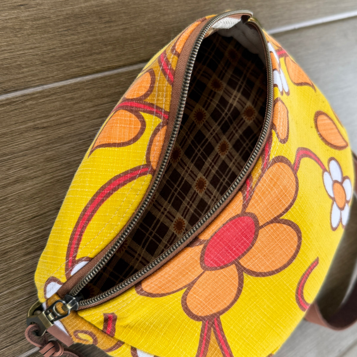 Retro Sunbloom, Sling Bag