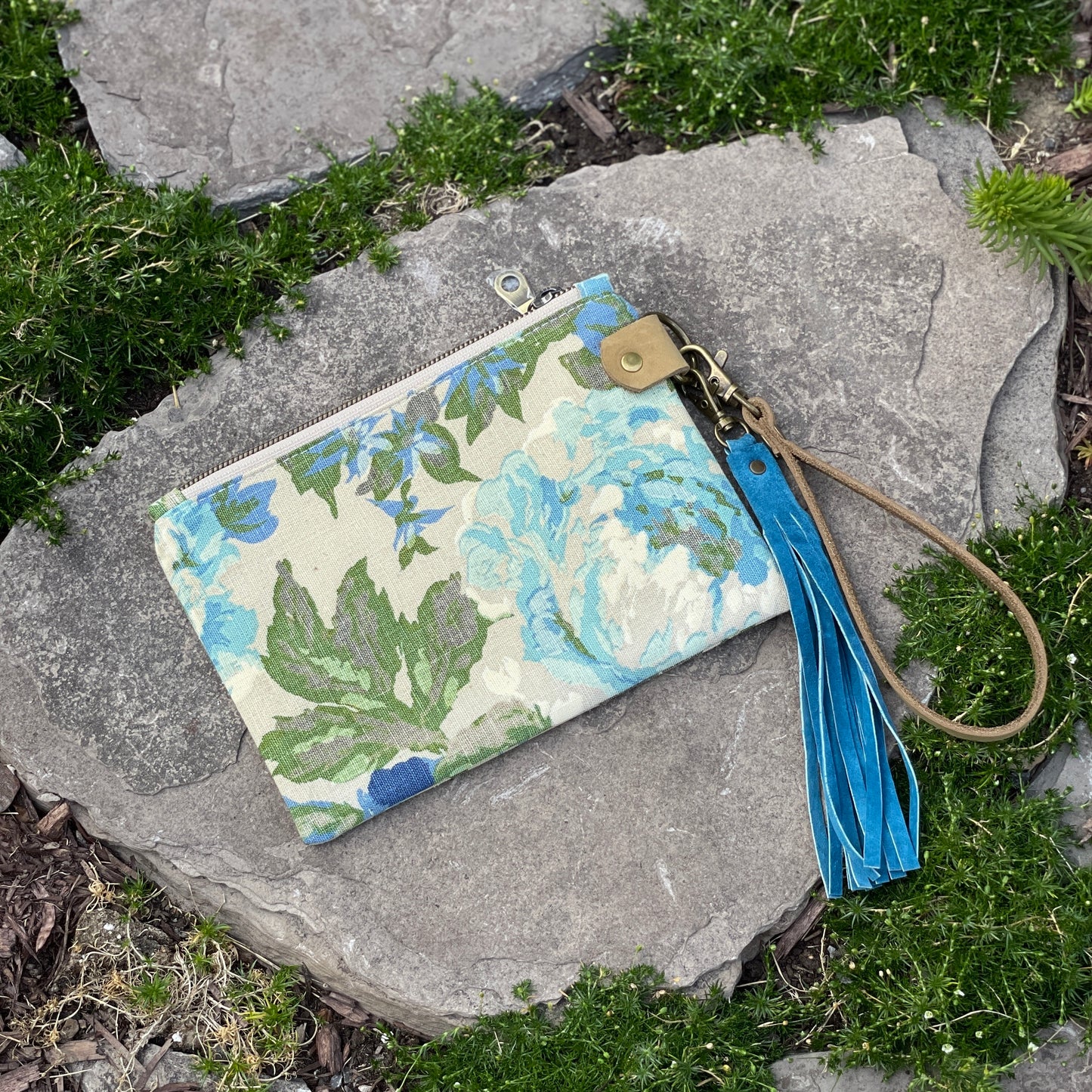 Vintage Blue Flower Zippered Pouch