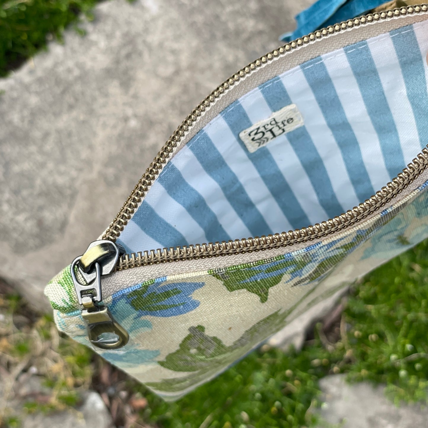 Vintage Blue Flower Zippered Pouch